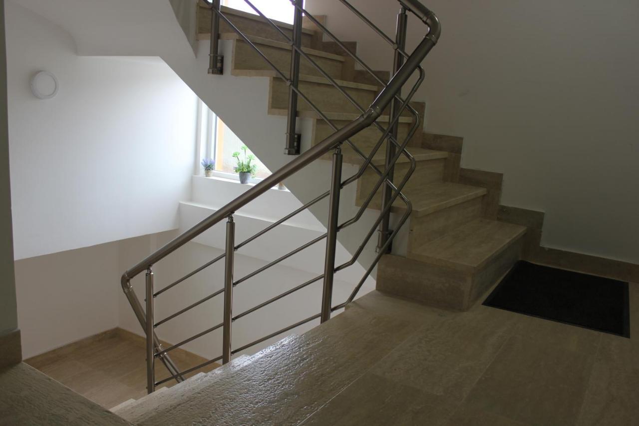 Apartments Kapisoda Цетине Экстерьер фото